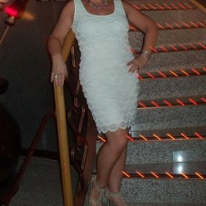 Guess Sleeveless off-white party dress EUC